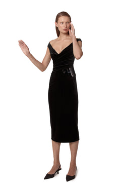 Dress for cross-planet alien receptions