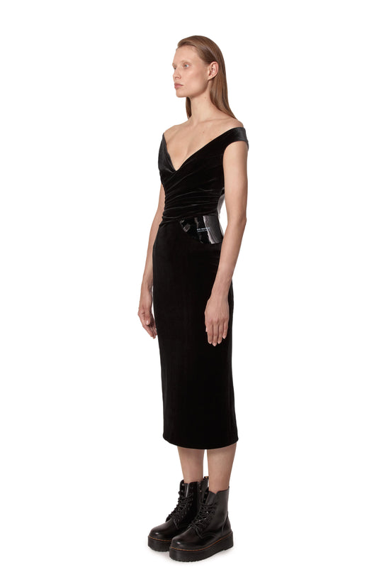 Dress for cross-planet alien receptions